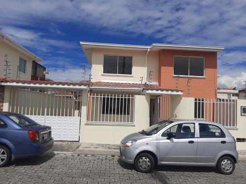ARRIENDO, Urb Oasis de la Hacienda, casa de 3 alcobas, BBQ, patio, 3 garages, 