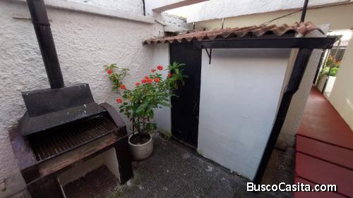 Arriendo casa de 2 dormitorios y un estudio en la Granda Centeno 