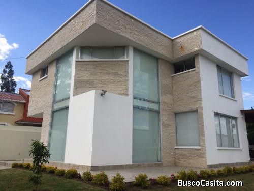 PRECIOSA CASA INDEPENDIENTE EN TANDA SECTOR MIRAVALLE 