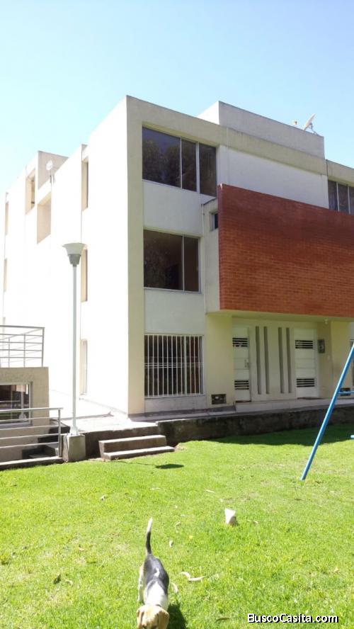 Casa esquinera de 3 pisos, 98m2