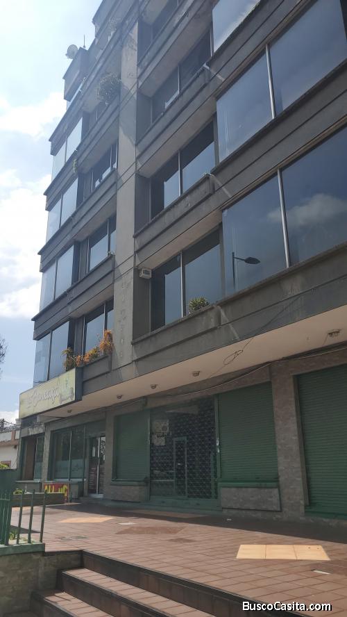Oficinas Consultorio o Departamento  106mt² con parqueadero
