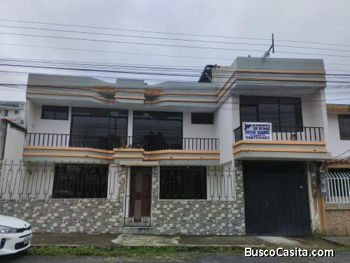 Santo Domingo de los Tsáchilas se vende casa amplia de dos pisos en zona residencial