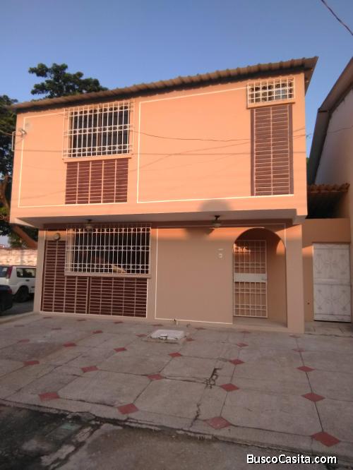 Alquilo casa de 2 pisos en Norte de Guayaquil (Alborada primera etapa)