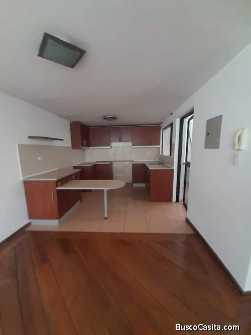 CASA DE RENTA CONJUNTO PRIVADO CUATRO DORMITORIOS SECTOR EL EINSTEIN 