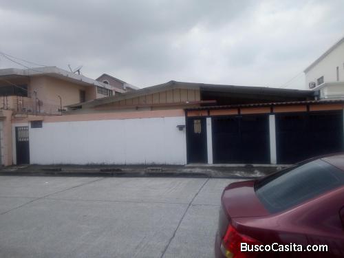 Vendo casa grande en Urdesa