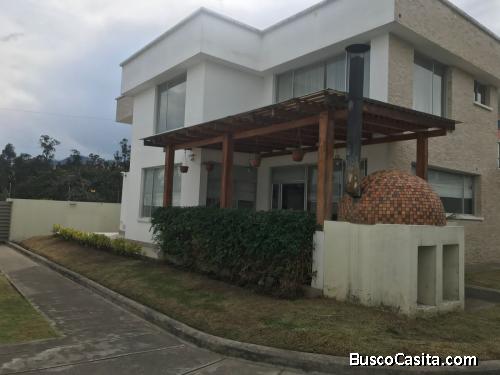 Amplia casa independiente de 1097m2 de terreno y 318m2 de construcción Rancho San Francisco