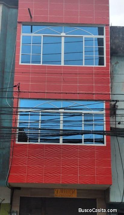 Edificio comercial y residencial recién construido