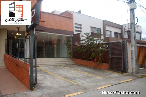 AMPLIO LOCAL EN ZONA COMERCIAL DE CUENCA