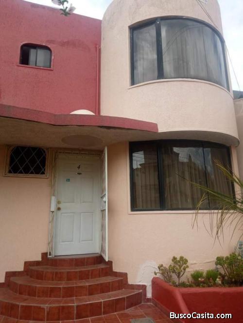 RENTO CASA TEES DORMITORIOS CADA UNO CON SU BAÑO SECTOR URBANIZACX