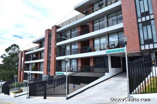 Arriendo Hermoso Departamento Semiamoblado en Urbanizacion Quito