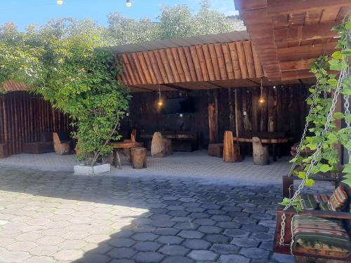 RESTAURANTE, en renta, sector el Tingo, 2 salones, estacionamientos, baños 