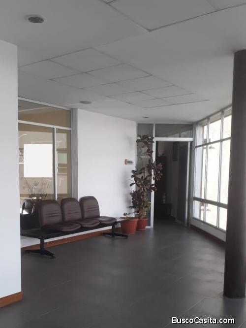 Cumbayá, de venta, 35 m2. Ideal oficina administrativa o consultorio.