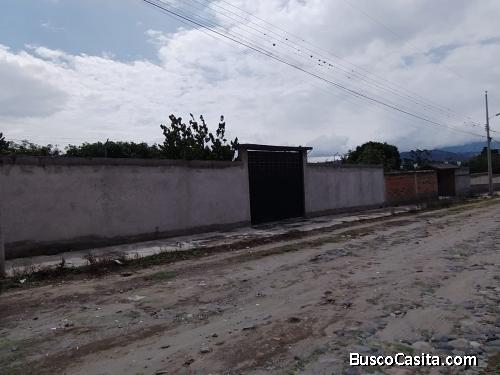 Terreno De 1000m2, Con Árboles Frutales, Ubicado En Urb. Bello Horizonte, Guayllabamba.