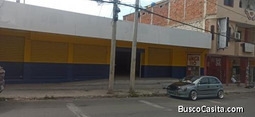 ALQUILO LOCAL COMERCIAL EN MANTA ZONA DE TARQUI