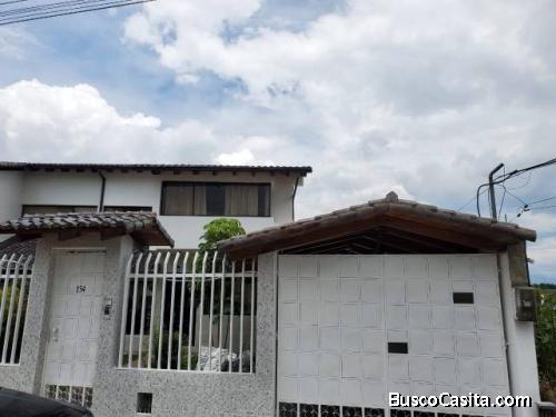 Arriendo hermosa casa frente a la espe 