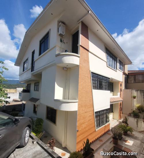 Casa en venta en Loja, barrio Daniel Alvarez