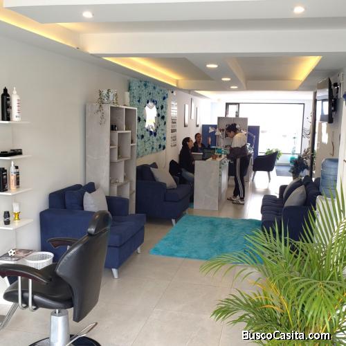 Local renta  alquiler, 74 m2 + 8 m2 de patio, gran vitrina, calle alto trafico