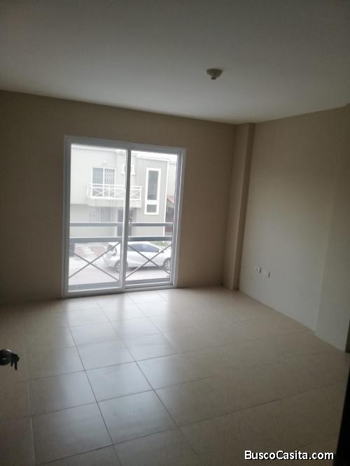 ALQUILO CASA URB LA PERLA 3ERA ETAPA 4 DORMITORIOS 3 BAÑOS 12 SALA COCINA COMEDOR
