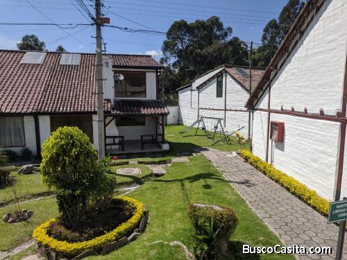 ALQUILER DE CASA AMOBLADA DE LUJO EN VALLE DE LOS CHILLOS, QUITO