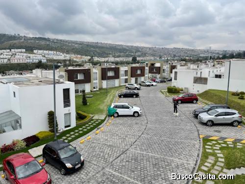 ¡Acogedora Casa de 2 Hab. + Estudio, 2 Baños y Estacionamiento en Conjunto Las Higueras!