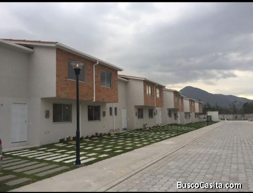 RENTO CASA CONJUNTO PRIVADO TRES DORMITORIOS SECTOR POMASQUI 