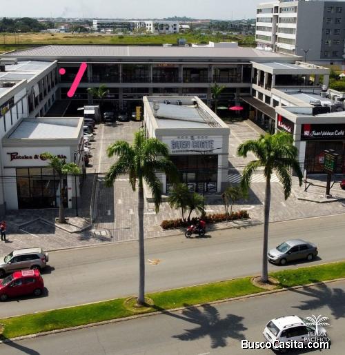 ALQUILO LOCAL DE 255m2 en PLAZA EN VILLA CLUB
