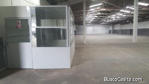 ALQUILO BODEGA 1200m2 AV. CARLOS JULIO AROSEMENA MAS PLUS OFIC 100m2