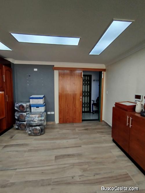 SE VENDE OFICINA DE 20 MT2 EN EL CENTRO DE QUITO TRAS LA ASAMBLEA NACIONAL
