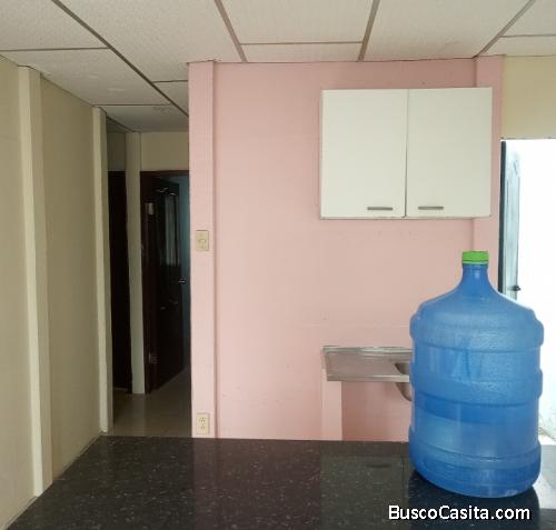 ALQUILO cómoda casa en Mucho Lote 1, Av. Isidro Ayora