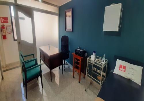 Arrriendo CONSULTORIOS MEDICOS equipados, sector el Triángulo, 3 consultorios por precio de uno 