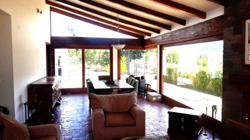 ARRIENDO propiedad campestre, en Angamarca, 1000m2 de terreno y 06m2 de construcción, servicios