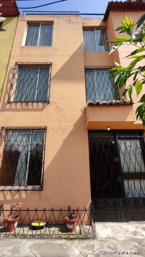 CASA EN VENTA - QUITUMBE (FRENTE AL TERMINAL)