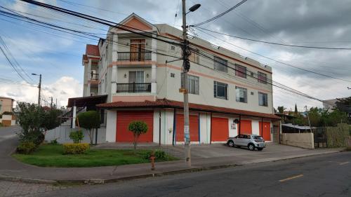 Chillos, Locales comerciales de venta en la principal Avenida de Inchalillo, 120 y 117m2