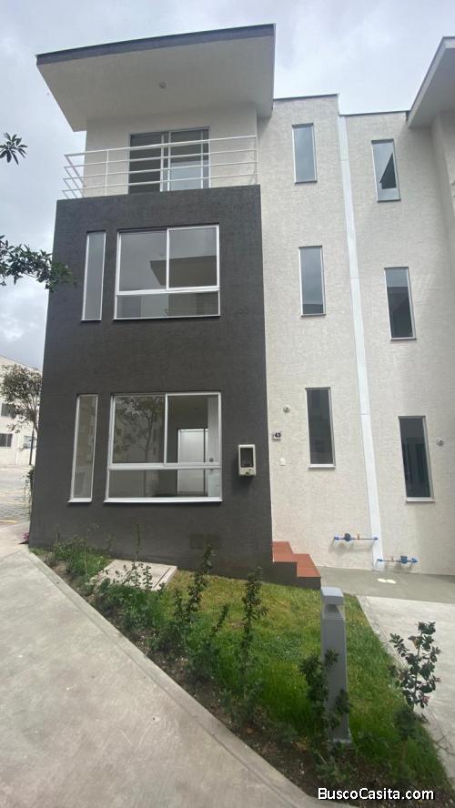 CASA ESQUINERA, 3 PLANTAS, EN CONJUNTO PORTAL DE MALAGA