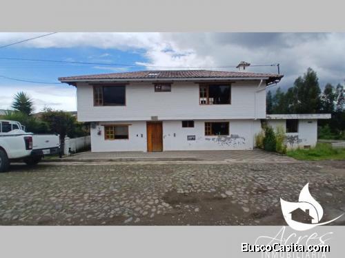 EN VENTA CASA EN AYORA SECTOR LOS LOTES. 