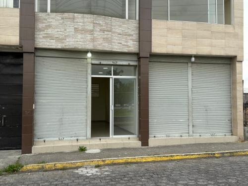 LOCALES COMERCIALES, Arriendo, en los Chillos, sector Fajardo, área 38m2, con baño