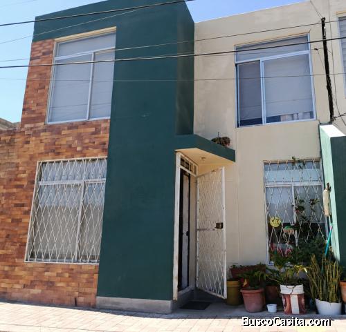 Casa de Dos Pisos en Conjunto Cerrado – San Antonio de Pichincha, $50.000 Negociables