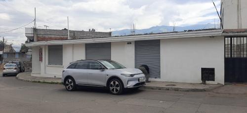 PIFO, vendo Propiedad comercial, 3 locales en varios ambientes, estacionamientos