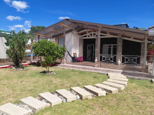 ARRIENDO casa de una Planta, en Capelo, 600m2 de terreno, 3 garages, BBQ, frutales, jardines 