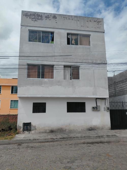 CHILLOS, vendo propiedad rentera, tiene 3 departamento , 3 estacionamientos, terraza