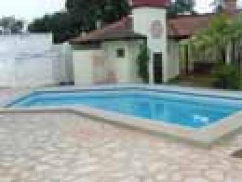 CASA C/ PISCINA Z/ COLEGIO GUTEMBERG!!