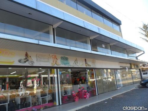 Edificio de 4 pisos sobre Avda. Cacique Lambaré