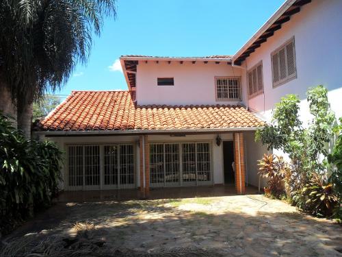 Hermosa residencia en Barrio Villa Morra (se escucha otras ofertas)