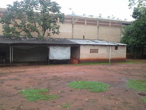 VENDO Casa con Terreno de 3000 m² en la Ciudad de San Lorenzo detrás del Shopping Pinedo