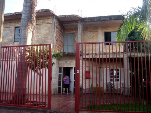 Vendo Casa de 2 plantas en Ñemby - zona Fábrica de Coca-Cola