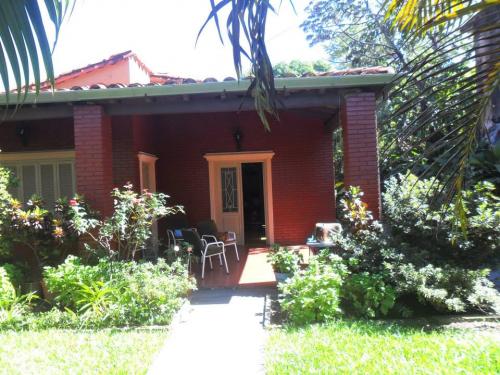 VENDO Propiedad de 1.206 m² con Casa sobre Avda. Artigas