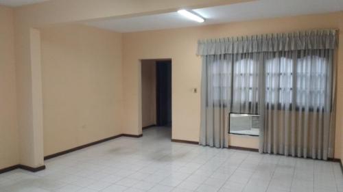 Oficina con Servicios en el Edificio del Club de Negocios 2do. Piso