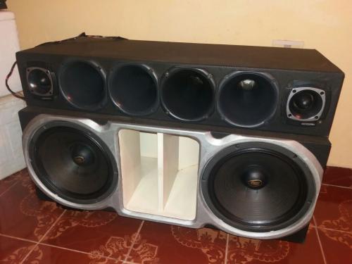 Vendo o Cambio mis parlantes con caja para autos