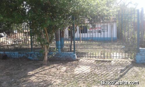 VENDO CASA A REFACCIONAR UBICADO ZONA ABASTO NORTE DE LA CIUDAD DE LIMPIO.