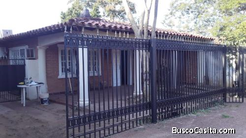VENDO HERMOSA CASA INMEJORABLE UBICACION. ZONA KAAGUY KUPE DE LA CIUDAD DE MARIANO ROQUE ALONSO